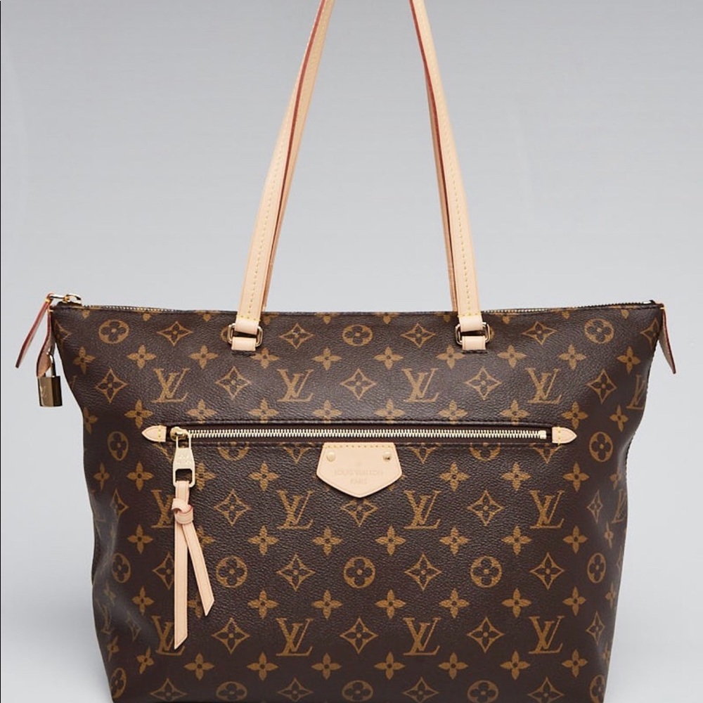 Authentic Louis Vuitton Iena MM tote. Like New